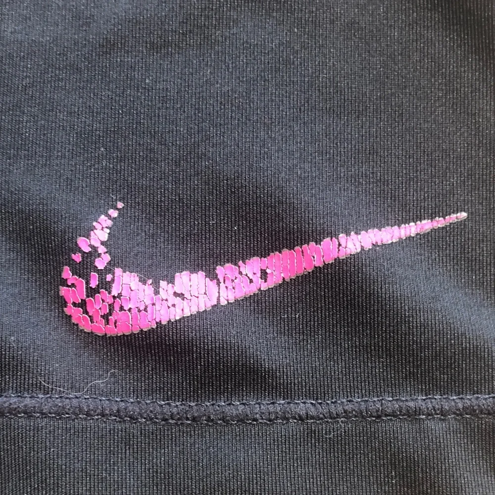 Nike Women's Athletic Shorts Black and Pink - Picture 4 of 8
